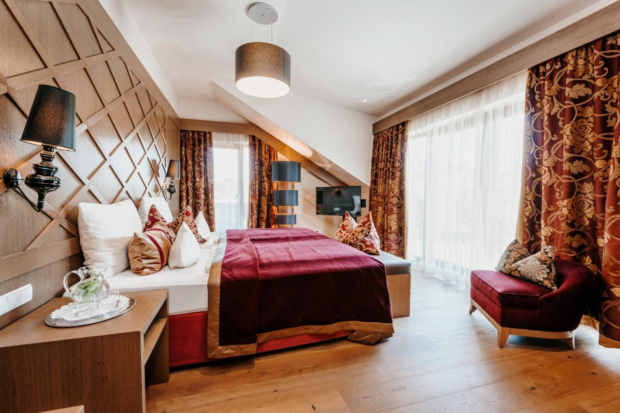 Der Eisvogel - Wellness- & Genusshotel Бад-Геггинг Экстерьер фото